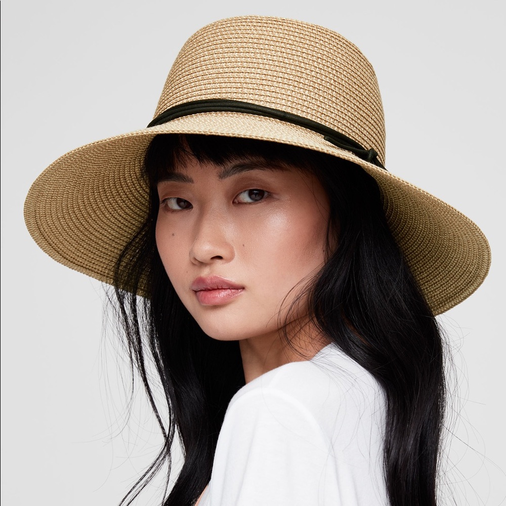 Aritzia Eau Claire Straw Floppy Hat